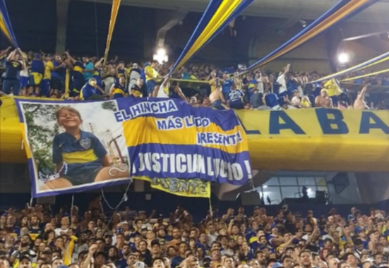 Se viralizó una imagen de una bandera de Lucio en la cancha de Boca: “El hincha más lindo presente”