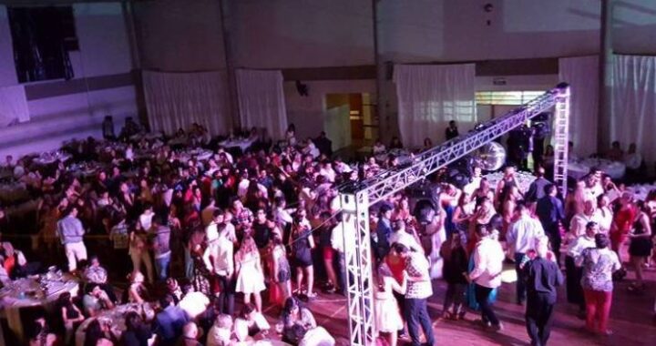 La empresa acusada por las masivas intoxicaciones ofreció devolver sólo la mitad del dinero, y en cuotas