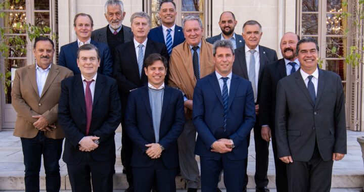 Liga de Gobernadores, entre los que está Ziliotto, repudió la condena a Cristina porque “atenta contra la democracia”