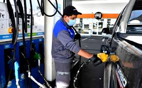 Estaciones de servicio advierten que en febrero suspenderán los pagos con tarjetas de crédito: sólo recibirán efectivo y débito