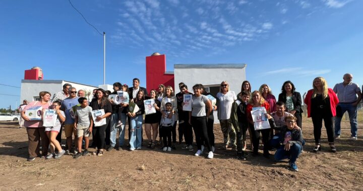 Plan “Mi Casa 1”: Familias de Metileo y Conhello recibieron sus viviendas