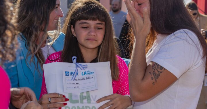 Entrega de viviendas en Gral. Acha: “Tener la casa propia es acceder al eslabón más alto de la dignidad”, afirmó Ziliotto