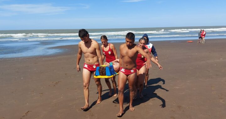 Realizan prácticas de Guardavidas pampeanos en el balneario de Pehuén Có