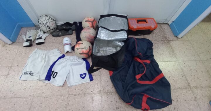 Recuperaron elementos del Club Sarmiento: Los padres de los chicos que participaron en el robo fueron quienes entregaron las pelotas y prendas