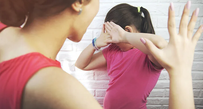 Una madre ahorcó a su hijita de 10 años hasta dejarla sin aire pero la justicia decidió que no vaya presa