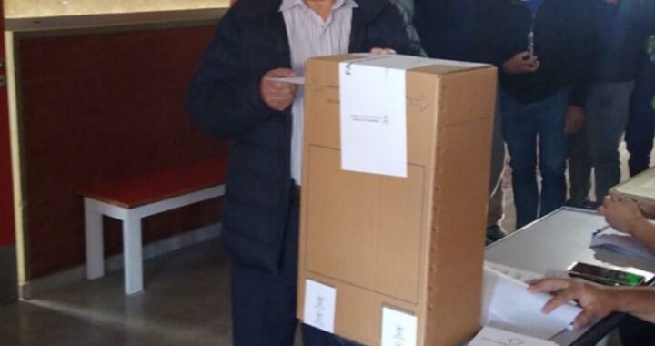 “Tenemos la expectativa de ganar en Santa Rosa”, dijo Torroba tras depositar su voto