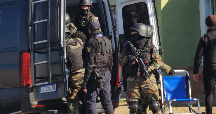 Locura en Pico: Hirió a su madre, se atrincheró y amenazó con quitarse la vida