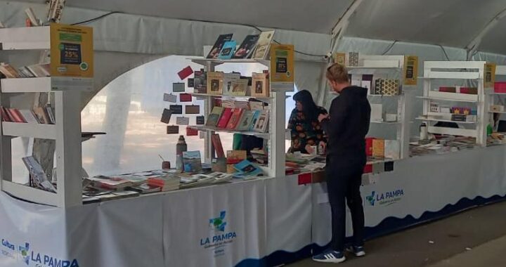 Stands de la CPE en actividades culturales en Santa Rosa