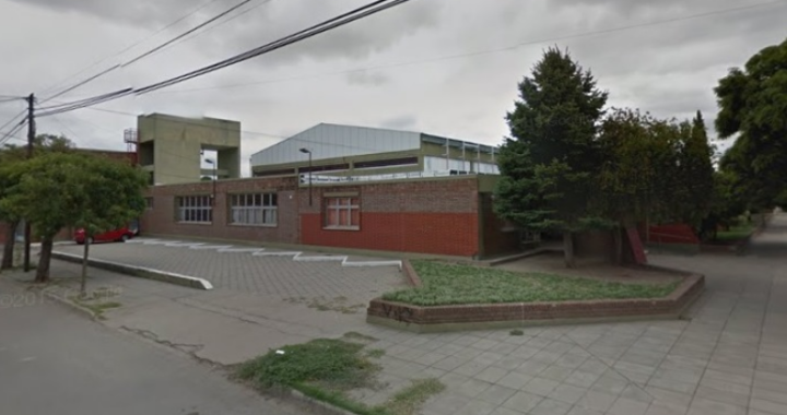 Se llevaron cinco televisores, un matafuegos y sillas de la escuela 221: Analizan las cámaras