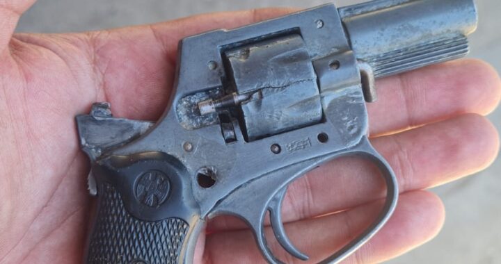 Santa Rosa: Una madre llamó al 101 para entregar el revolver de su hijo; un chico de 14 años