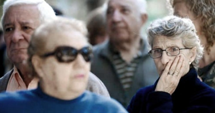 Ahora van por los jubilados: El gobierno de Milei quiere modificar la movilidad jubilatoria y que los aumentos sean solo por decreto