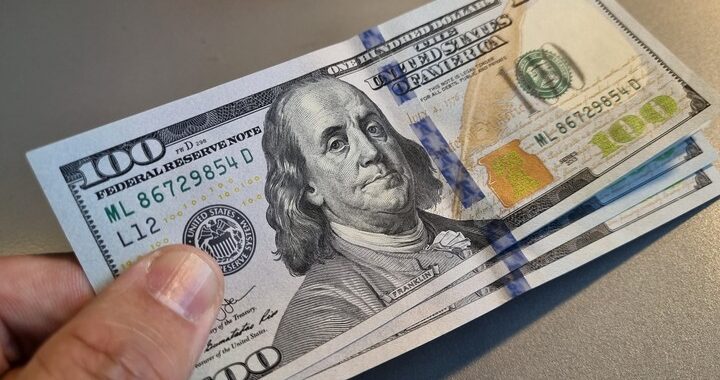 Santa Rosa: Le vendieron dólares falsos, se dio cuenta en su casa, volvió a citar al vendedor y con dos amigos le dieron una golpiza al  estafador