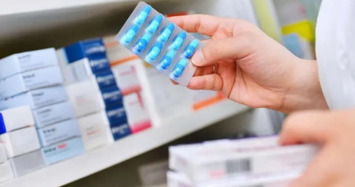 Los médicos rechazan la reforma en el DNU que les impide recetar medicamentos por marca