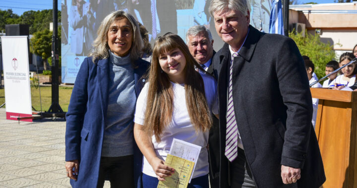 Ziliotto encabezó el acto de promesa de las constituciones Provincial y Nacional