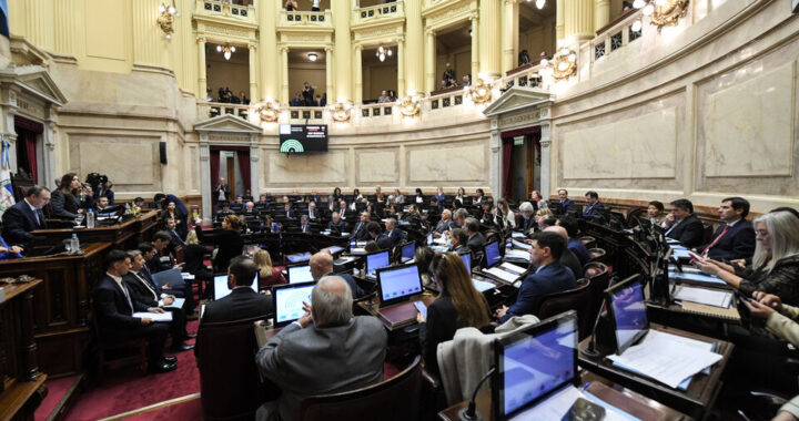 Tras el escándalo, los senadores tan marcha atrás con su aumento