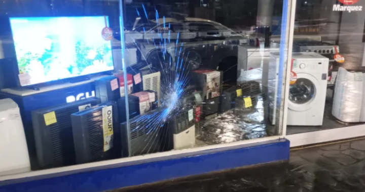 Uun reconocido fisura de Santa Rosa rompió la vidriera del Márquez de la Luro