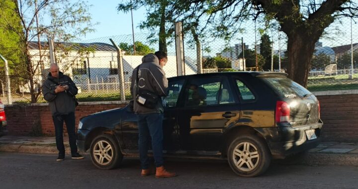 SANTA ROSA: UN ABUELO LE PIDIÓ PRESTADO EL AUTO ASU NIETA PARA IR AL BAILE, PERO DEJÓ LA LLAVE PUESTA Y SE LO ROBARON Y LUEGO LO ABANDONARON; LE SUSTRAJERON EL ESTEREO Y LA DE AUXILIO