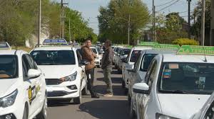 La bronca de los taxistas que no aceptan Uber: se movilizan y exigen la inmediata regulación