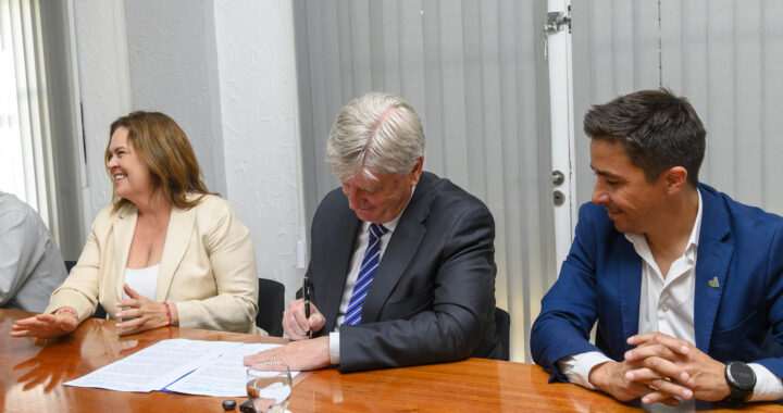 Provincia inaugura cisterna que duplica la reserva de agua potable en General Pico