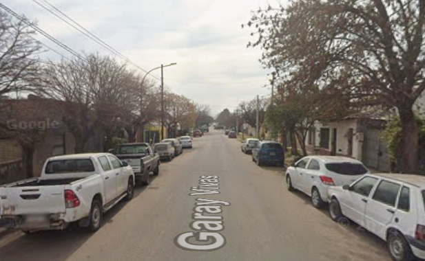 SANTA ROSA: ABRIÓ LA PUERTA DE UN CORSA CON UN TRAMONTINA, NO ENCONTRÓ NADA DE VALOR Y SE QUISO LLEVAR LA BATERÍA; TERMINÓ DETENIDO