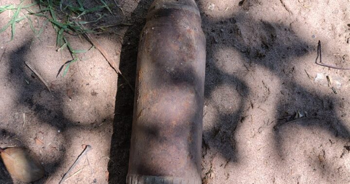 SANTA ROSA: ESTABA HACIENDO UN POZO PARA LA HUERTITA Y SE ECONTRÓ UN PROYECTIL DE ARTILLERÍA
