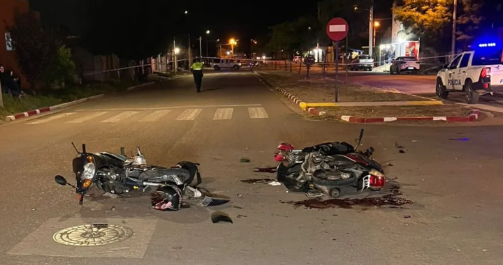 DESASTRE: IBA EN CONTRAMANO Y CHOCÓ A OTRA MOTO; DOS MOTOCICLISTAS EN ESTADO CRÍTICO