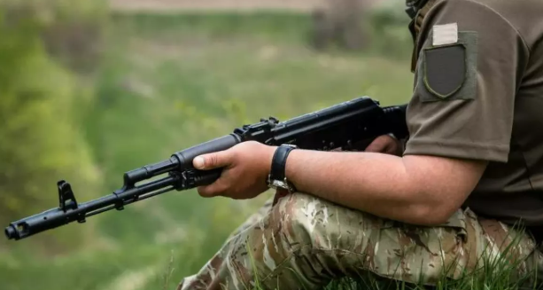 Milei habilitó la compra y tenencia de fusiles semiautomáticos de uso civil condicional