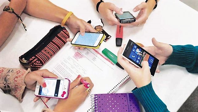 La Pampa prepara una fuerte prohibición del celular en las escuelas desde 2026