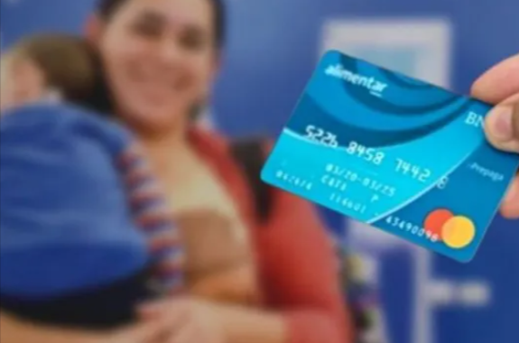 SEGÚN DATOS OFICIALES, LA POBREZA INFANTIL BAJÓ GRACIAS AL AUMENTO DE LA AUH DE MILEI