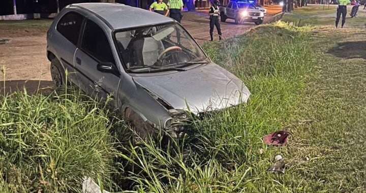 SE SALVÓ DE MILAGRO: PERDIÓ EL CONTROL Y SALIÓ DESPEDIDA DEL AUTO; PASÓ EN LA AVENIDA PERÓN