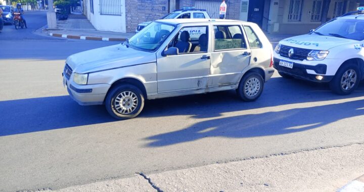 SANTA ROSA ROBARON UN AUTO A PLENA LUZ DEL DÍA; FUE UN CHICO DE 18 AÑOS JUNTO A CINCO MENORES