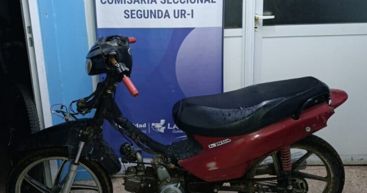 Santa Rosa: Robaron una moto y vecinos vieron en Facebook el posteo de su dueño y adivirtieron a la policía que una pareja llevaba el rodado a tiro; hay dos detenidos