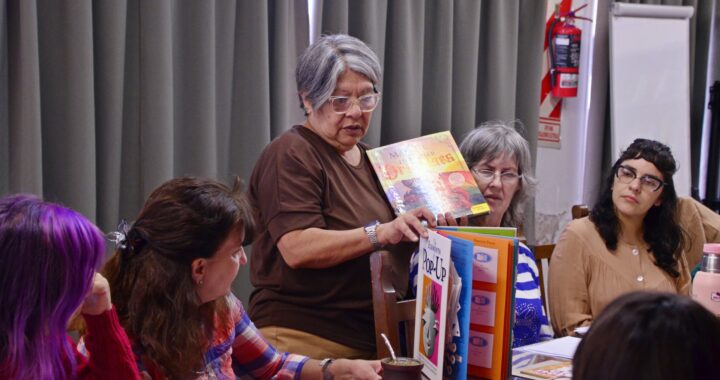 BIBLIOTECARIOS DE LA PAMPA SE CAPACITARON EN REPARACIÓN DE LIBROS EN LA CPE