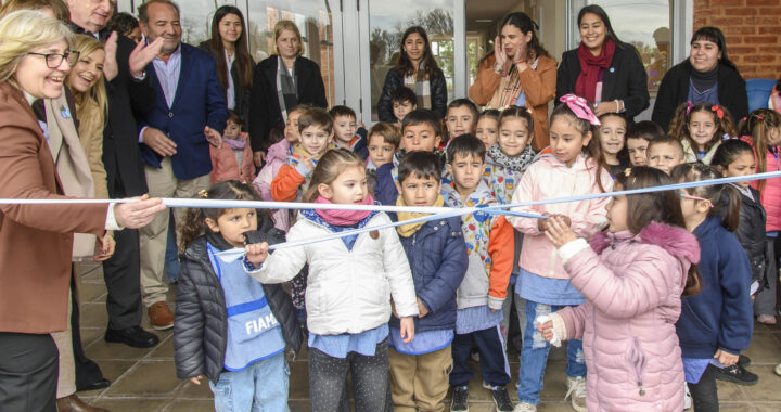Larroudé inauguró un jardín, sumó 10 viviendas y proyecta un hogar para personas mayores