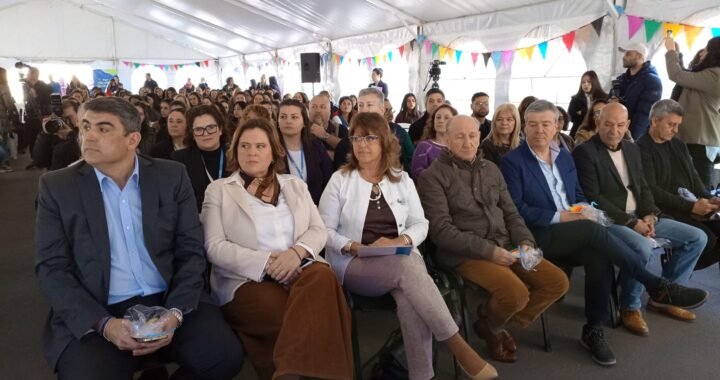 General Pico mostró sus políticas para infancias y adolescencias en una Expo en el Playón del Ferrocarril