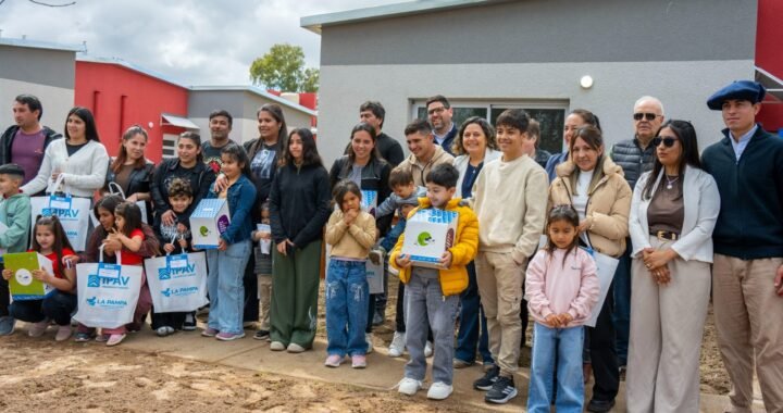 Entregaron ocho viviendas en Parera y ya son 38 las construidas durante la actual gestión
